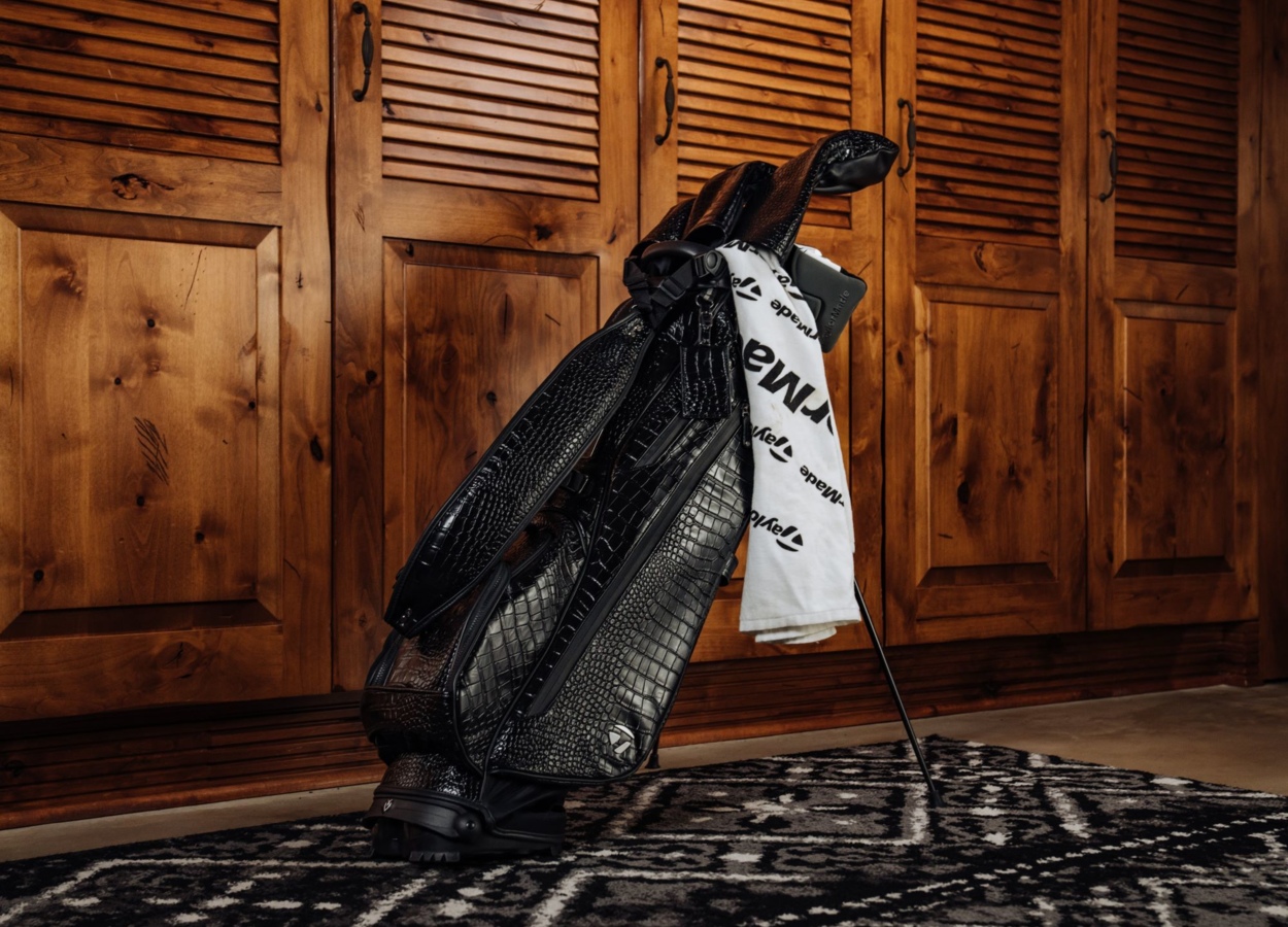 3000 美金：Taylormade 联名 Vessel 推出限量豪华高尔夫球包装备